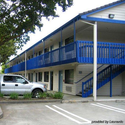 Valley Oaks Motel 2*